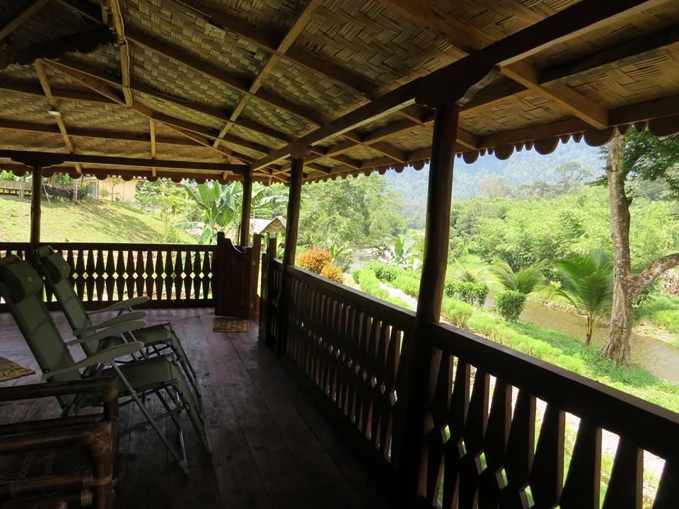 Batu Kapal Jungle Houses Hotel Berastagi Exterior photo